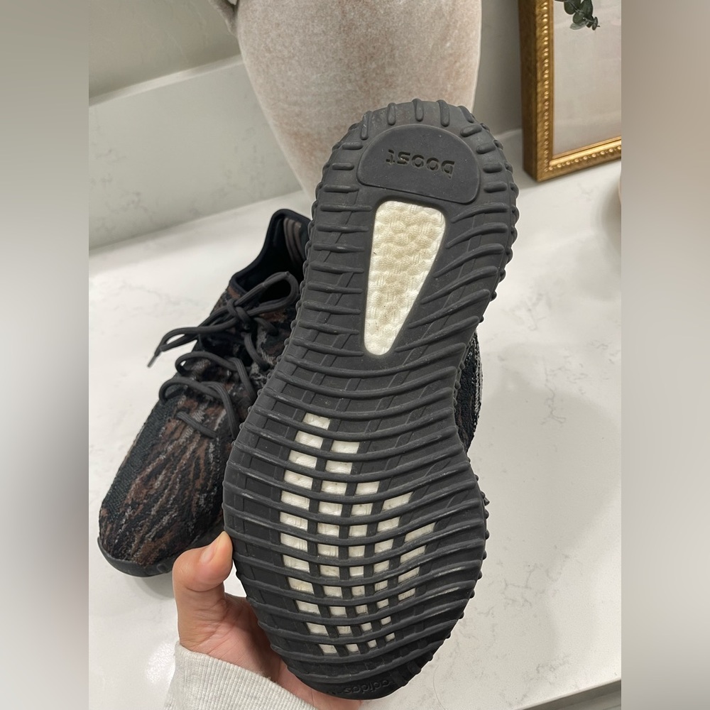 Yeezy 350 v2 ROCK - Picture 5 of 6